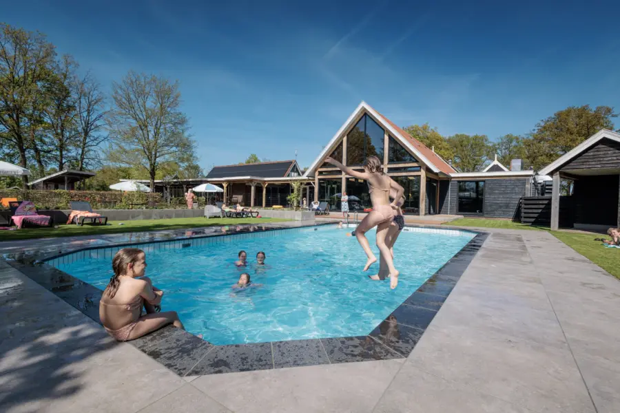 Buitenzwembad vakantiepark kaps familiecamping